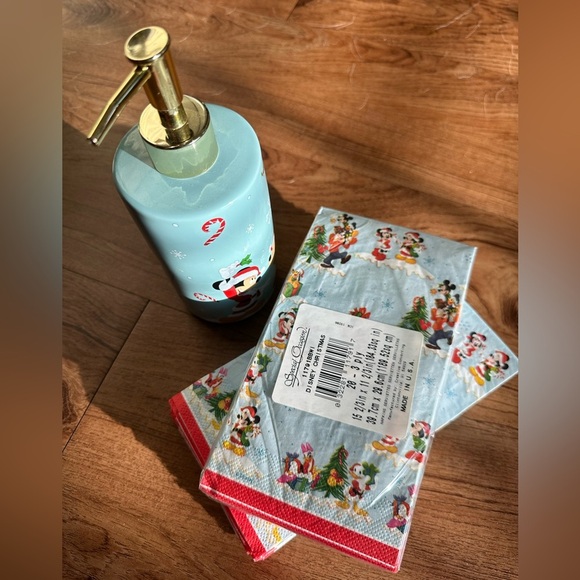 Disney Holiday Mickey & Friends Soap Dispenser and Matching Paper Hand Towels - Picture 8 of 8